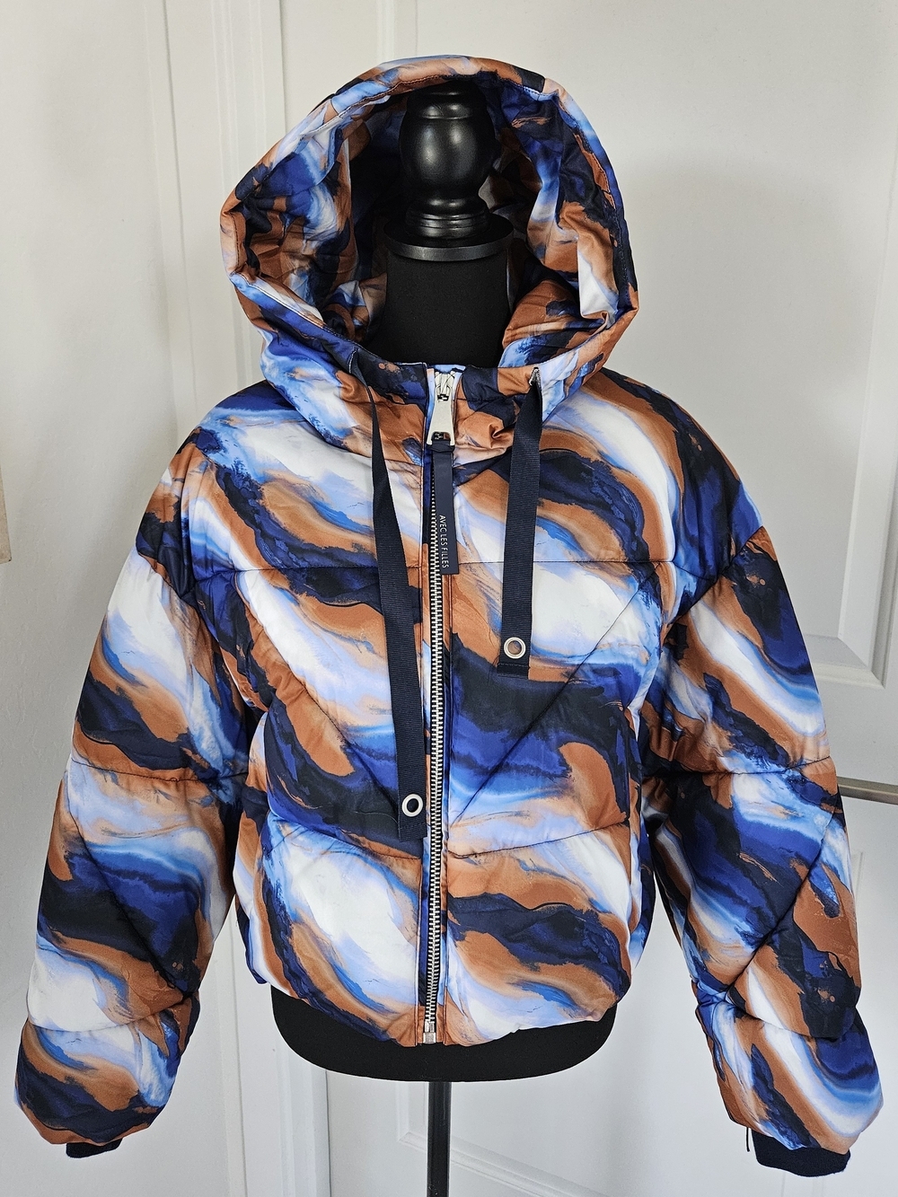 Avec Les Filles Abstract Marble Print Cropped Hooded Puffer Jacket